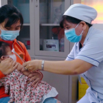 WHO, UNICEF to ensure 5-in-1 vaccine supply for Vietnam hinh anh 1