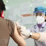 Vietnam records 131,817 COVID-19 cases on March 5 hinh anh 1