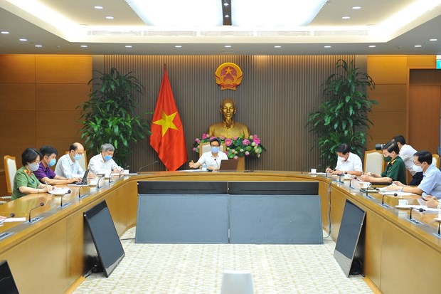 Deputy PM orders maintaining readiness in pandemic fight hinh anh 2