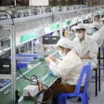 Deputy PM Dam asks for preventing pandemic from spreading to safe areas hinh anh 1