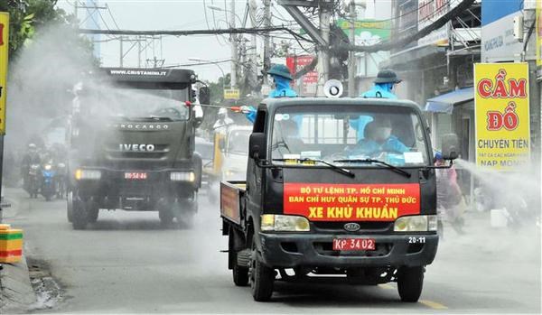 HCM City asks for additional 7,000 medical staff to control COVID-19 hinh anh 2