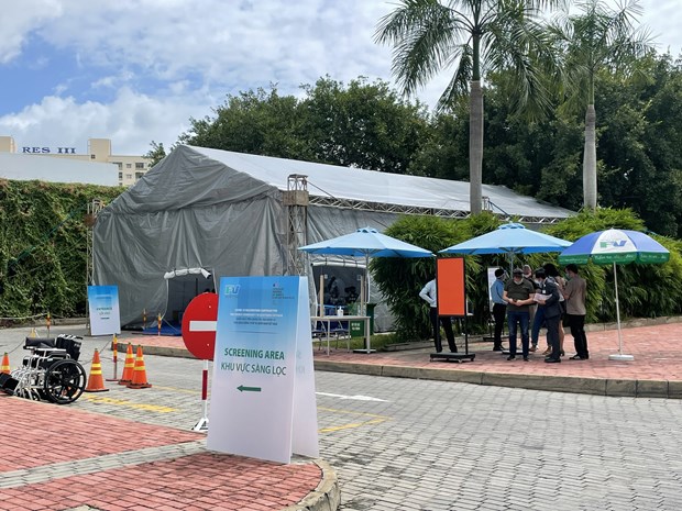 FV Hospital starts COVID-19 vaccination drive for French citizens, relatives in southern Vietnam hinh anh 7