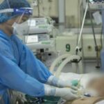 Mentorship model needed to reduce COVID-19 cases and fatality rate in Hanoi hinh anh 1