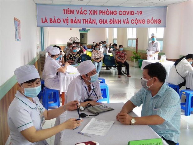 Phu Quoc inoculates entire population to revive tourism hinh anh 2