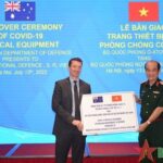 Ministry recieves Australian-donated equipment for COVID-19 response hinh anh 1