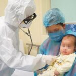 MoH issues new guidelines on diagnosis and treatment of COVID-19 in children hinh anh 1