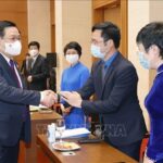 Top legislator meets with outstanding young physicians hinh anh 1