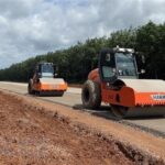 Transport ministry urges COVID-19 vaccination support at key traffic projects in southern region hinh anh 1