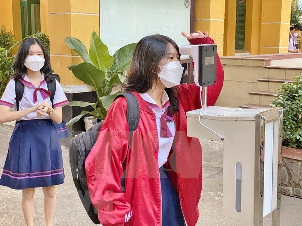 HCM City aims to complete injection of COVID-19 booster doses within next January hinh anh 2