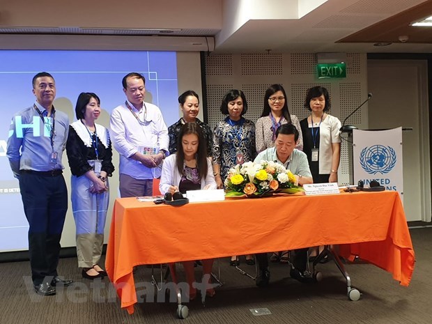 UNFPA provides more equipment to better reproductive health in central Vietnam hinh anh 2