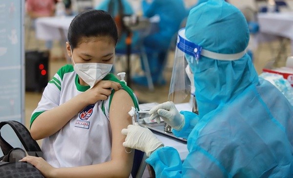 HCM City starts vaccinating school children against COVID-19 hinh anh 2