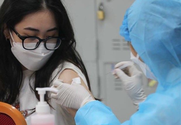 WHO pledges to support Vietnam to live safely with COVID-19 hinh anh 2