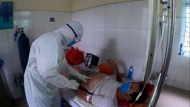 Doctors rush to Da Nang to support treatment of COVID-19 patients hinh anh 2
