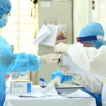 Two imported cases of COVID-19 reported on October 17 hinh anh 1