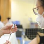 Vietnam logs additional 896 COVID-19 cases on July 25 hinh anh 1