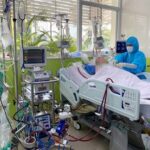 British COVID-19 patient now able to communicate hinh anh 1