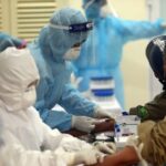 COVID-19 case number stays unchanged, one more positive again hinh anh 1