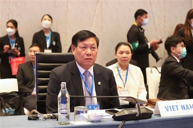 Vietnam shares experience in balancing health, economic targets at APEC meeting hinh anh 2