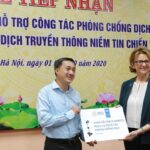 Health Ministry receives donated medical supplies for COVID-19 fight hinh anh 1
