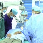 Nearly 1,000 disadvantaged people in Ha Giang receive eye care hinh anh 1