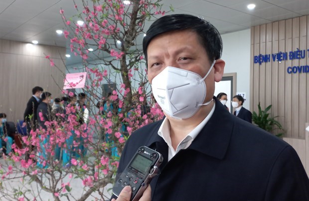 Vietnam must not relax control over Omicron, vaccinations must speed up: minister hinh anh 2