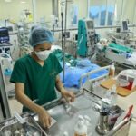 COVID-19: Additional 1,695 cases confirmed on August 15 hinh anh 1