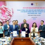 Partnership agreement on breast cancer treatment signed hinh anh 1