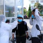 Risks of new COVID-19 outbreaks still exist: Health Ministry hinh anh 1