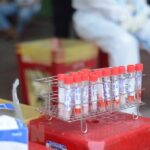 COVID-19: New cases continue to drop on October 12 hinh anh 1