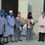 Two COVID-19 patients in Vinh Phuc discharged from hospital hinh anh 1
