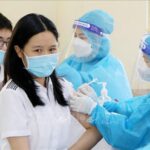 Ministry urges injection of 3rd COVID-19 vaccine shots for people aged 12-17 hinh anh 1