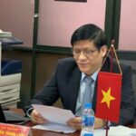 Vietnamese, Lao health officials discuss ways to fight COVID-19 hinh anh 1