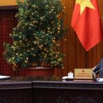 PM proposes AstraZeneca continue supplying COVID-19 vaccine, treatment drugs hinh anh 1