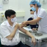 Health minister and deputies receive COVID-19 vaccine shots hinh anh 1