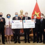 Vietnam receives 1.5 million doses of COVID-19 vaccine from France, Italy hinh anh 1