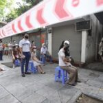 Hanoi begins second phase of mass COVID-19 testing hinh anh 1