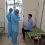 Localities asked to keep quarantining people from some coronavirus-hit countries hinh anh 1