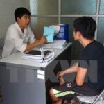 New handbook on HIV/AIDS treatment released hinh anh 1