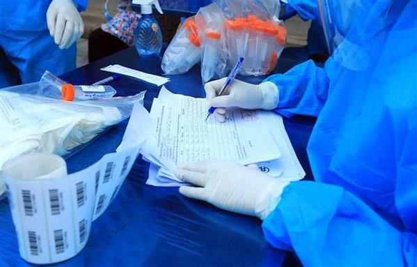 Hanoi intensifies COVID-19 control measures amid rising infections hinh anh 2