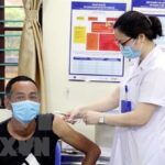 Border residents in Quang Ninh receive COVID-19 vaccine jabs hinh anh 1