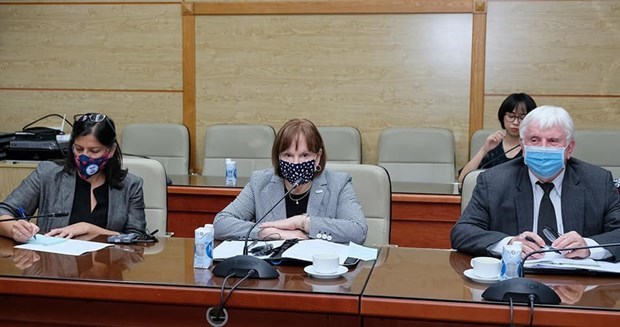 USAID, US CDC promise to support Vietnam in COVID-19 combat hinh anh 2