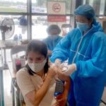 Vietnam records 11,521 new COVID-19 cases on September 17 hinh anh 1