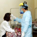 Twenty-two labs capable of doing quick virus tests: health ministry hinh anh 1