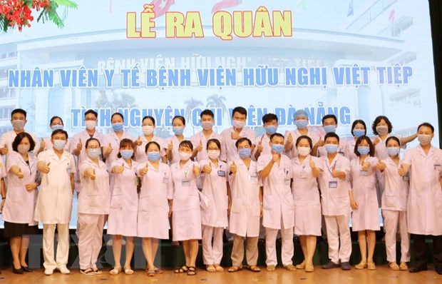 Efforts needed to protect “soldiers in white coats” in second wave of COVID-19 hinh anh 2