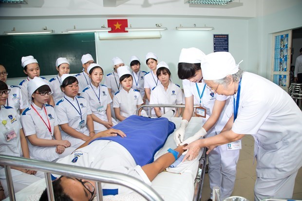 Health management staff training programme to meet regional standards hinh anh 2